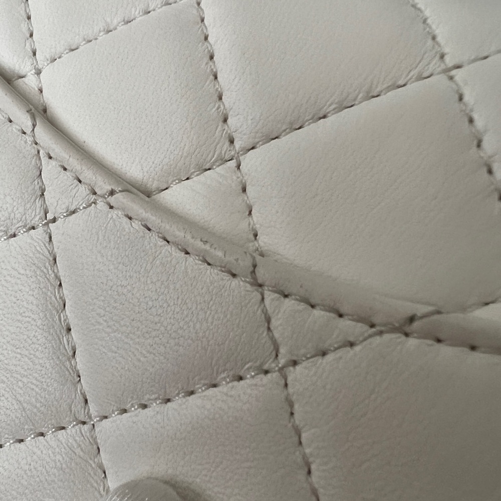 Auth Chanel White Pearl Crush Mini Square - Lambskin w/ Aged Gold Hardware - Picture 4 of 16